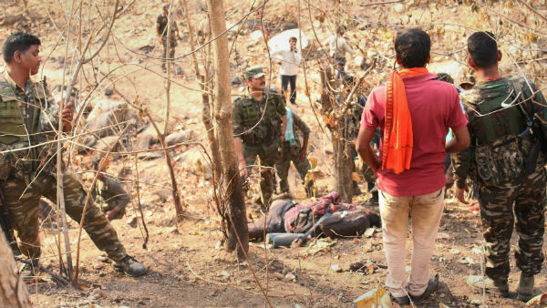 বলেট–প্রুফ হেলমেট ব্যবহার মাওদের বলেট–প্রুফ হেলমেট ব্যবহার মাওদের