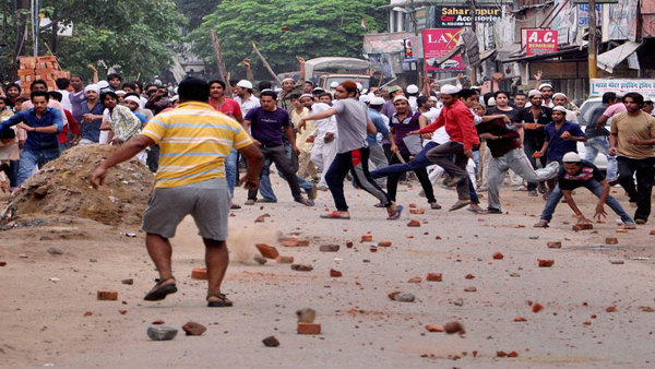 পাশের এলাকাতেও গণ্ডগোল পাশের এলাকাতেও গণ্ডগোল
