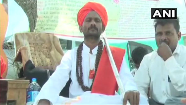 মুসলিম দিওয়ানের দীক্ষা গ্রহণ মুসলিম দিওয়ানের দীক্ষা গ্রহণ