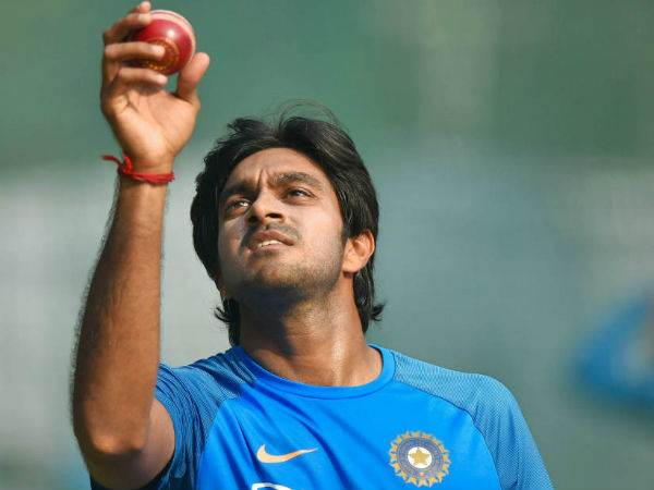 শঙ্করের চোট, তবু উপেক্ষিত রায়ডু