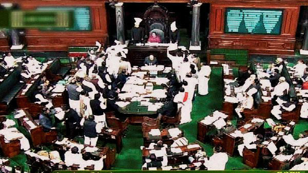কংগ্রেস সাংসদকে শারীরিক নিগ্রহের অভিযোগ 