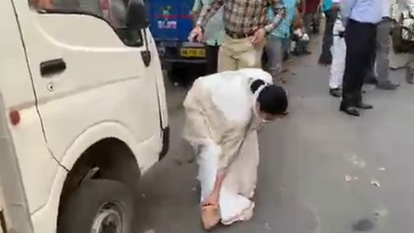 ইট দিয়ে লক্ষ্মণরেখা টানেন মুখ্যমন্ত্রী