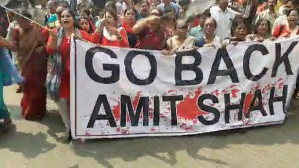 অমিত শাহকে ঘিরে মহানগরীর রাজ পথ মুখরিত গো বাক স্লোগানে, সর্বত্র কালো পতাকা- কালো বেলুন অমিত শাহকে ঘিরে মহানগরীর রাজ পথ মুখরিত গো বাক স্লোগানে, সর্বত্র কালো পতাকা- কালো বেলুন