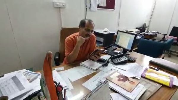  দিনে গড়ে ২৭০ টা ফোন