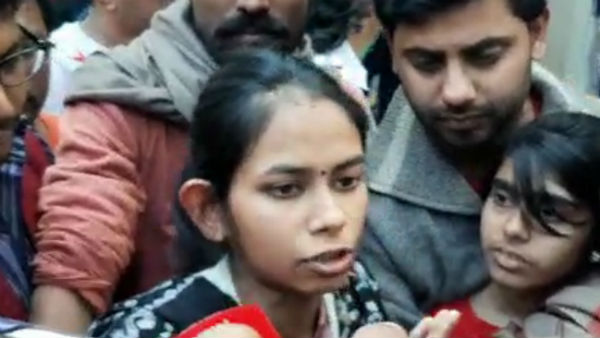 ঐশী ঘোষের প্রতিবাদ ঐশী ঘোষের প্রতিবাদ