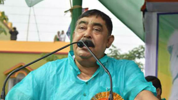 মুখ্যমন্ত্রী উন্নয়নের জন্য পাগল