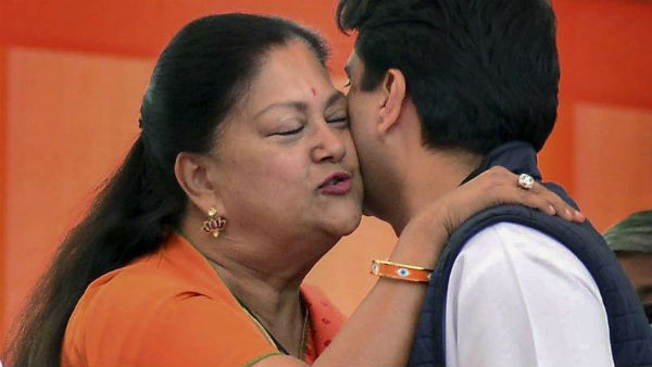 ভাইপোকে স্বাগত জানালেন পিসি