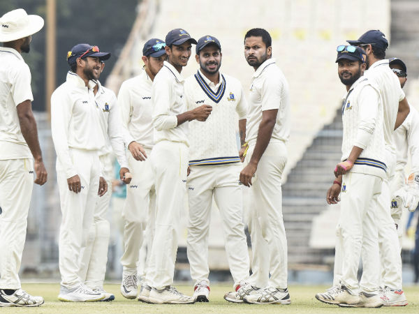 প্রথম দিনের প্রথম ইনিংস