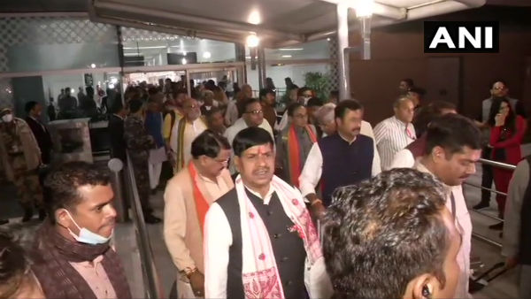 বিজেপি বিধায়করা আস্থা ভোট পর্যন্ত দিল্লিতেই 