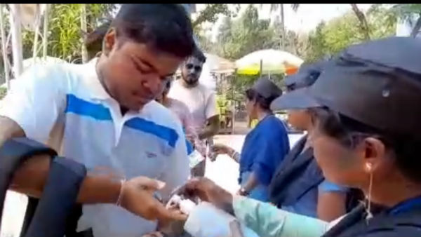 অত্যাবশ্যকীয় সামগ্রি স্যানিটাইজার
