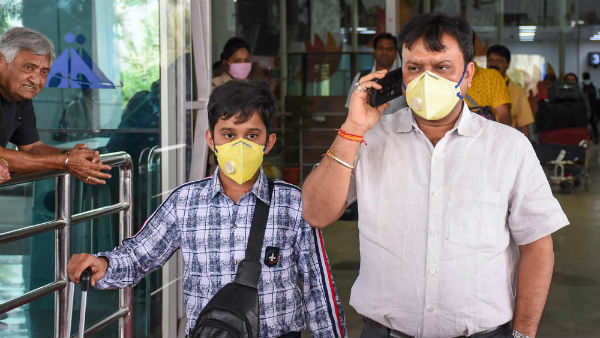গ্রেটার নয়ডায় ফ্ল্যাট বন্দি ব্যক্তি গ্রেটার নয়ডায় ফ্ল্যাট বন্দি ব্যক্তি