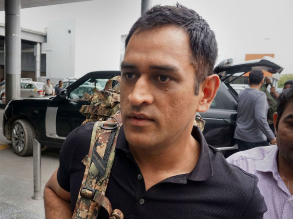 ধোনির সন্ন্যাস