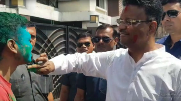 মেয়রের দোল খেলা