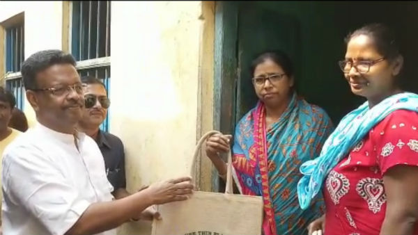 বাংলায় যেই আসুন CAA ও NRC নিয়ে মানুষকে ভুল বোঝাতে পারবেন না, অমিত শাহেকে আক্রমণ ফিরহাদের বাংলায় যেই আসুন CAA ও NRC নিয়ে মানুষকে ভুল বোঝাতে পারবেন না, অমিত শাহেকে আক্রমণ ফিরহাদের