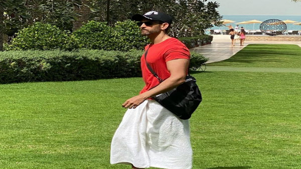 স্কার্টের মতো করে টাওয়েল পরে হৃতিক! ফ্যান্ডম-এ যোগ দিয়ে কোন মন্তব্য রণবীরের স্কার্টের মতো করে টাওয়েল পরে হৃতিক! ফ্যান্ডম-এ যোগ দিয়ে কোন মন্তব্য রণবীরের