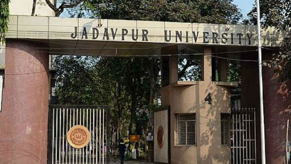 যাদবপুরে কী ঘটেছে?