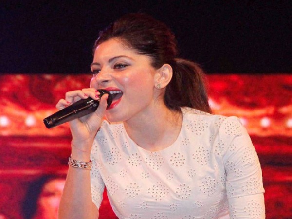 করোনায় আক্রান্ত বলিউড গায়িকা