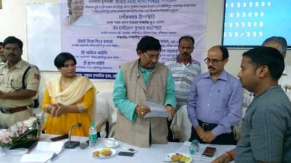 পুরভোটের আগে নিজের জমির অধিকার ফিরে পেলেন ১১ হাজার মানুষ পুরভোটের আগে নিজের জমির অধিকার ফিরে পেলেন ১১ হাজার মানুষ