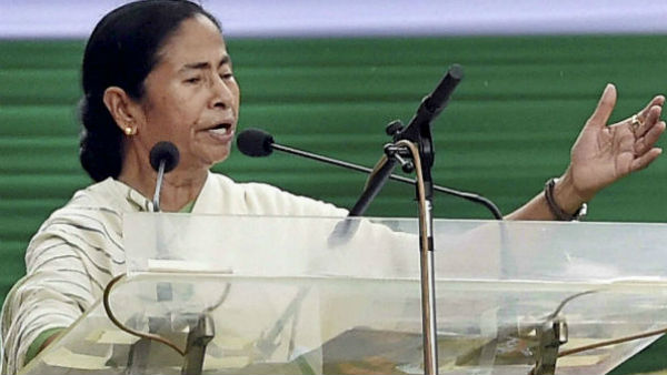 ৬ ঘণ্টা পর নিজাম প্যালেস থেকে বেরিয়ে এলেন মুখ্যমন্ত্রী