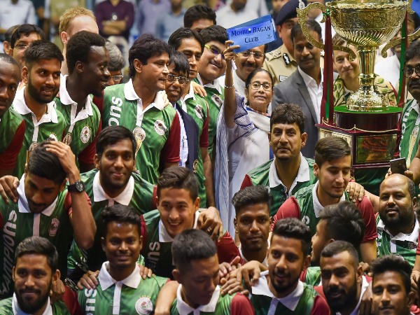 ফুটবলাররাও এগিয়ে এলেন