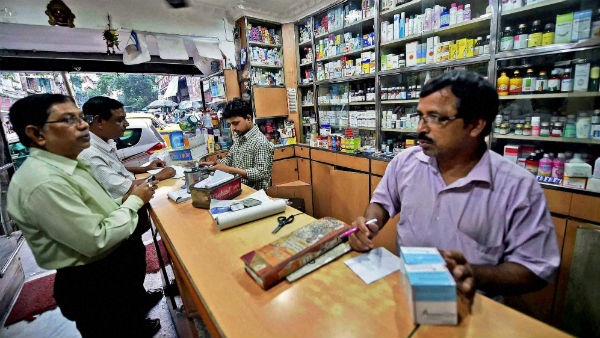 ম্যালিয়ার ওষুধ কিনতে হুড়োহুড়ি ম্যালিয়ার ওষুধ কিনতে হুড়োহুড়ি