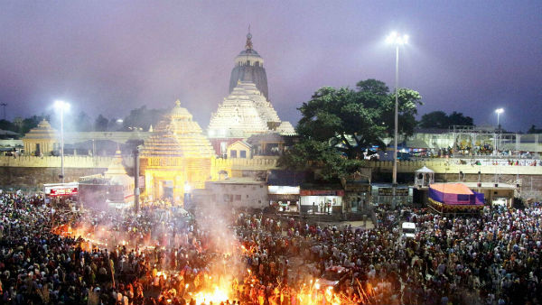  ভক্তদের মধ্যে দূরত্ব