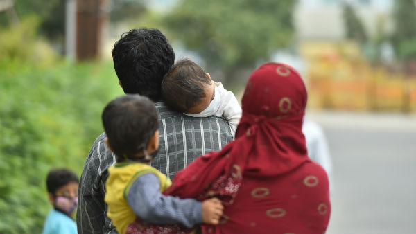 পরিযায়ী শ্রমিকদের নিয়ে দু’‌টি আবেদন