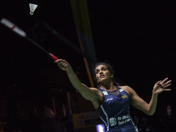 করমর্দনের পরিবর্তে কী