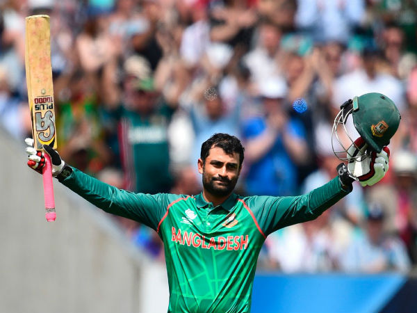 পাশে ক্রিকেটাররা পাশে ক্রিকেটাররা