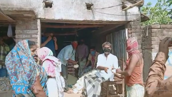 ধর্মমত নির্বিশেষে দুঃস্থদের পাশে চা বিক্রেতা