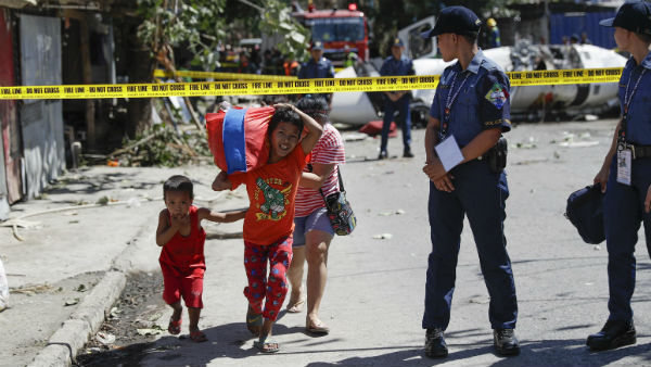 রাষ্ট্রপতির দুতেরতের বক্তব্য শালীনতা লঙ্ঘন করছে বলে মত সমাজকর্মীদের রাষ্ট্রপতির দুতেরতের বক্তব্য শালীনতা লঙ্ঘন করছে বলে মত সমাজকর্মীদের