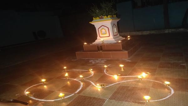 প্রধানমন্ত্রীর আহ্বান ছিল দীপ জ্বালো