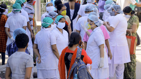  শনিবার রায়গঞ্জের ফ্ল্যাটে পোস্টার লাগানোর চেষ্টা