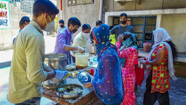  রবিবার ফের পোস্টার লাগানোর চেষ্টা