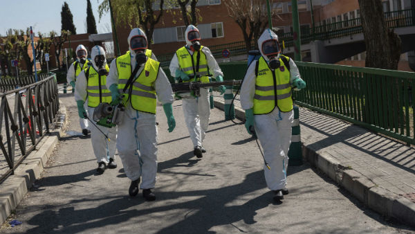 ‘করোনা’র থাবা ‘করোনা’য়