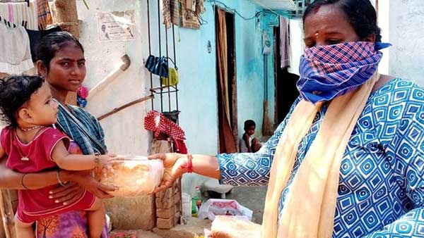 গরিব পরিবারকে সাহায্য করুন