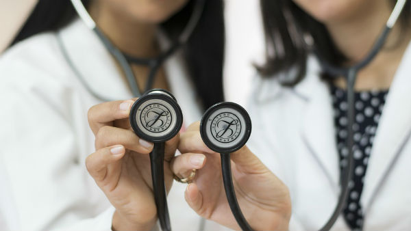 মধু ও লবঙ্গ খাওয়ার পরামর্শ, নিতে হবে গরম জলের ভাপ