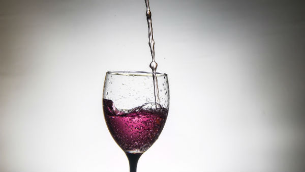 সপ্তাহ খানের আগে মদের হোম ডেলিভারি নিয়ে ভুয়ো খবর