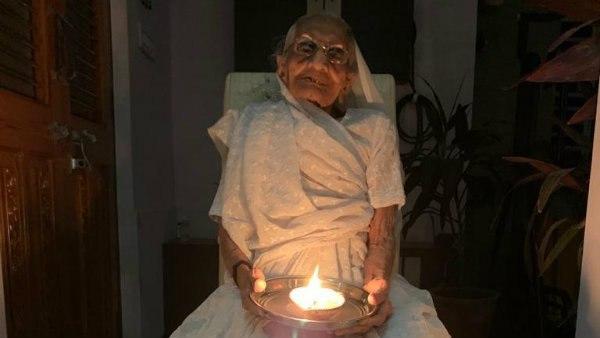 প্রদীপ হাতে হীরাবেন