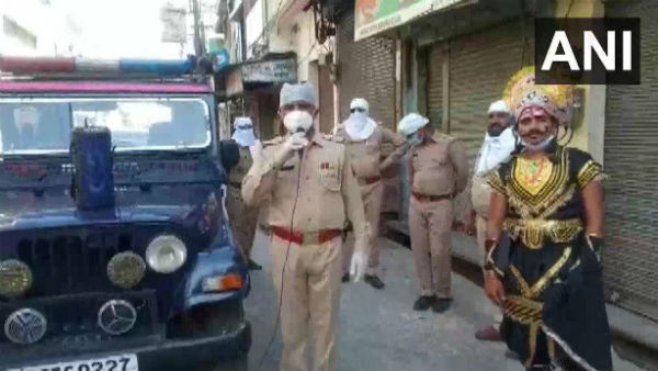 লকডাউনের সফল করতে রাস্তায় স্বয়ং যমরাজ লকডাউনের সফল করতে রাস্তায় স্বয়ং যমরাজ