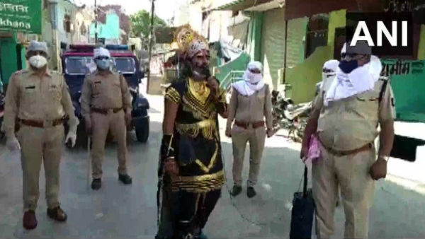 করোনা সচেতনা বৃদ্ধিতেই উত্তরপ্রদেশ পুলিশের এই অভিনব পদক্ষেপ করোনা সচেতনা বৃদ্ধিতেই উত্তরপ্রদেশ পুলিশের এই অভিনব পদক্ষেপ