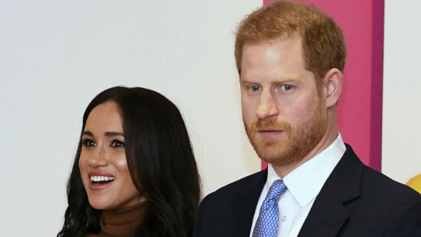 সাদামাটা পোশাকেই ধরা দিলেন হ্যারি ও মেঘান সাদামাটা পোশাকেই ধরা দিলেন হ্যারি ও মেঘান