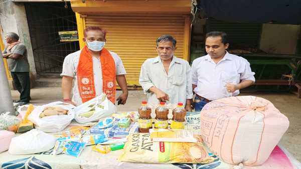 দিল্লির দাঙ্গা বিধ্বস্তদের পাশে দিল্লির দাঙ্গা বিধ্বস্তদের পাশে