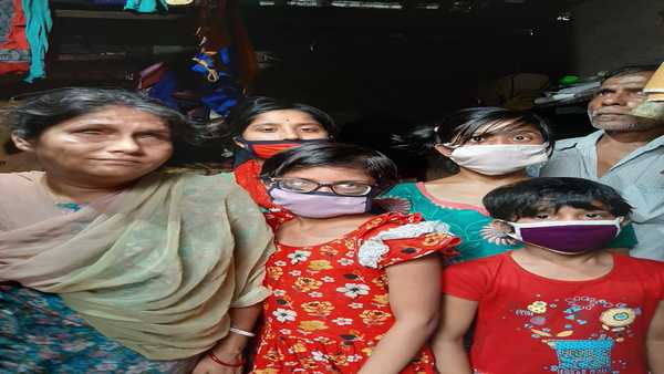 বয়স্ক ও দুঃস্থদের পাশে বয়স্ক ও দুঃস্থদের পাশে