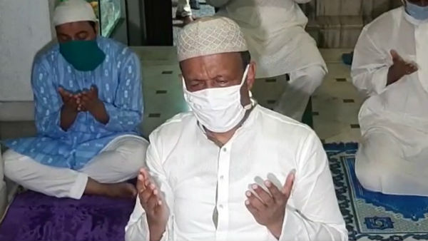 ঘরেই ইদের নমাজ