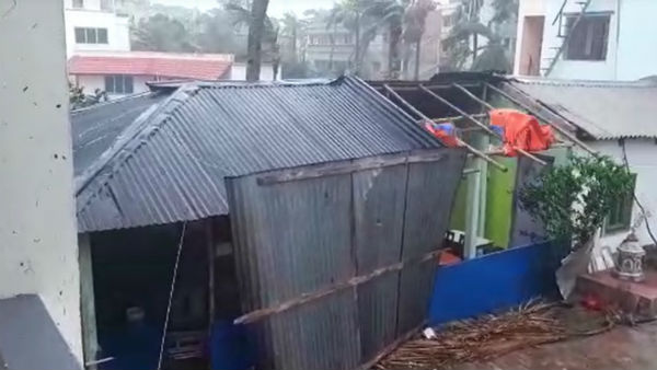 লন্ডভন্ড অবরুদ্ধ কলকাতা