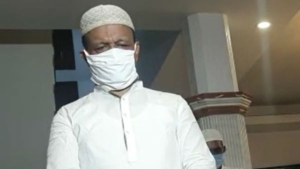 নির্দেশিকা নাখোদা মসজিতের ইমামের