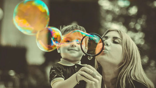 মাতৃদিবসের বিরোধিতায় আনা