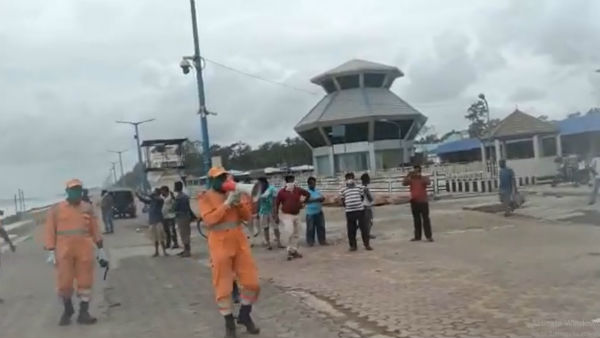 বন্দরে এখনও রয়েছে তিন নম্বর সতর্কবার্তা
