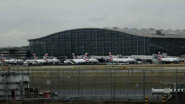 নিরাপত্তা কমতে চলেছে বিমানবন্দরের নিরাপত্তা কমতে চলেছে বিমানবন্দরের